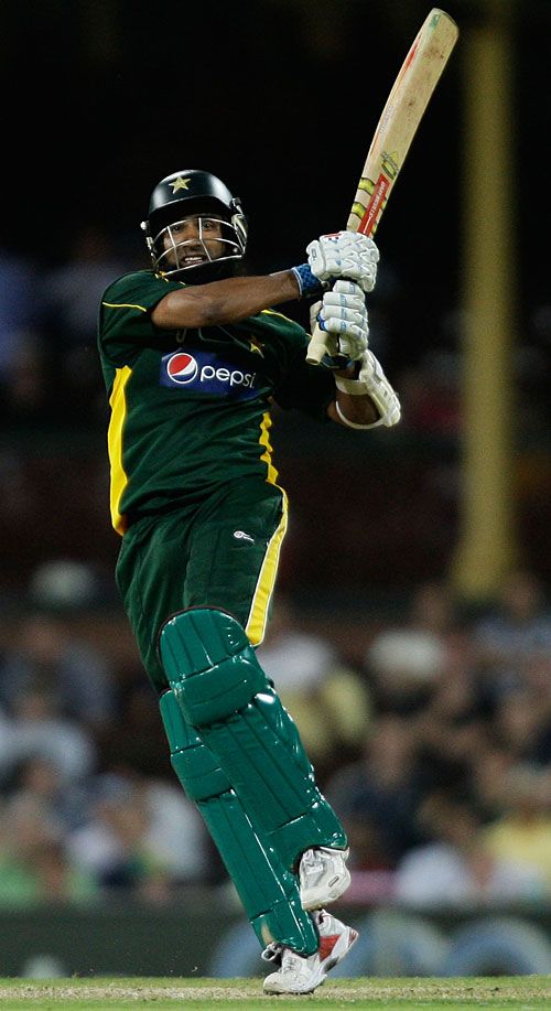 Lahore to take on Karachi Dolphins in final