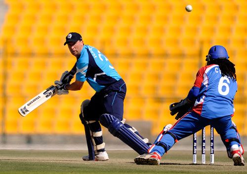 Gavin Hamilton plays one to third man