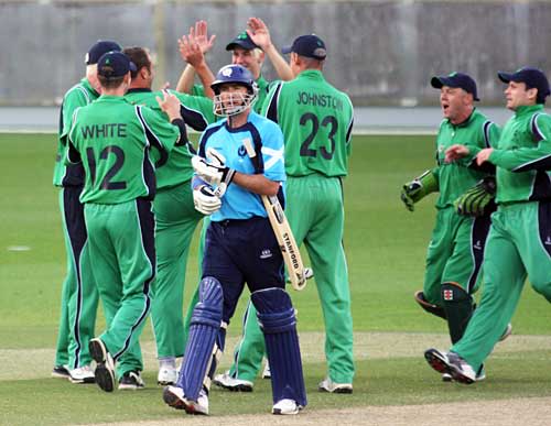 Gavin Hamilton departs as Scotland collapse for 99