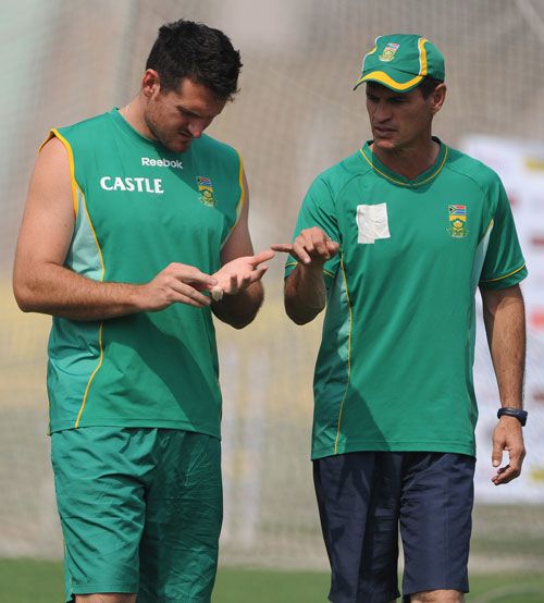 Kepler Wessels and Graeme Smith have their fingers crossed over the latter's injury