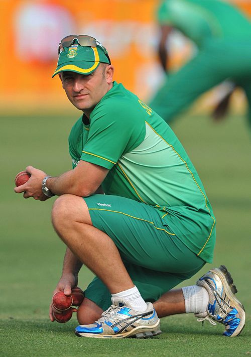 Jeremy Snape takes part in a fielding drill
