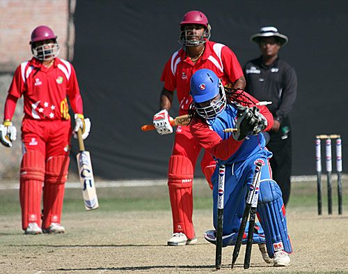 Buddika Mendis is run out by a fair distance