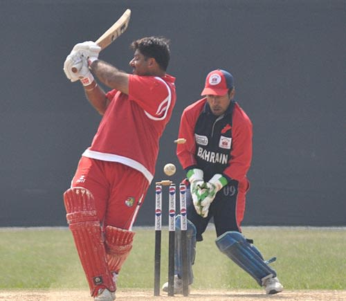 Munish Arora is bowled