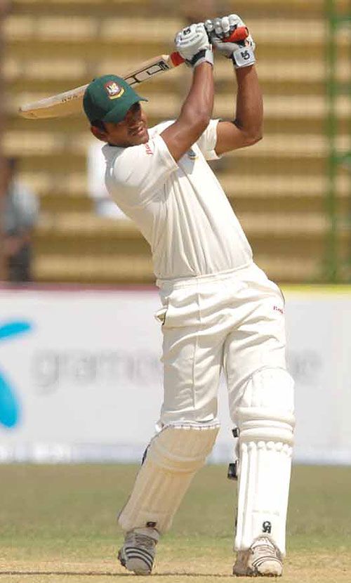 Dolar Mahmud blitzed 66 from 16 balls of pre-declaration bowling