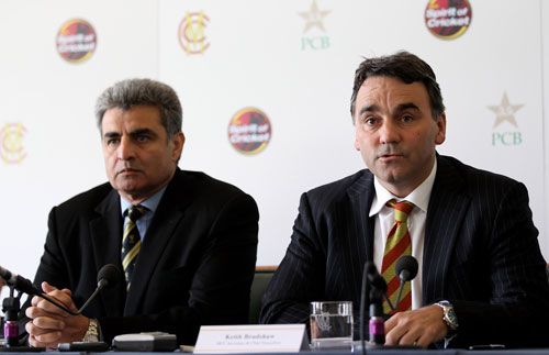 Keith Bradshaw, the MCC chief executive, and Zakir Khan, the PCB's director of cricket operations, announce MCC's sponsorship of this summer's Australia-Pakistan neutral series