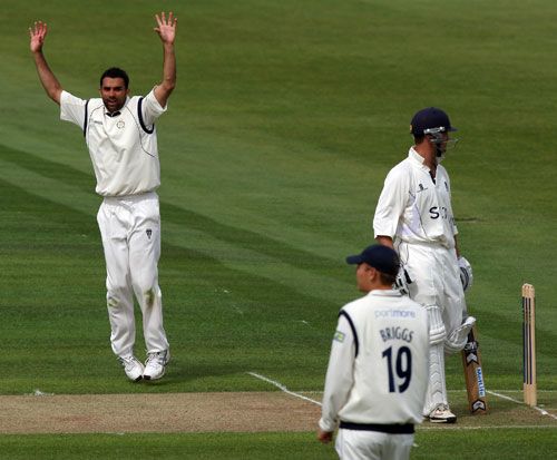 Kabir Ali dismissed Jonathan Trott for a duck as Warwickshire's top order struggled