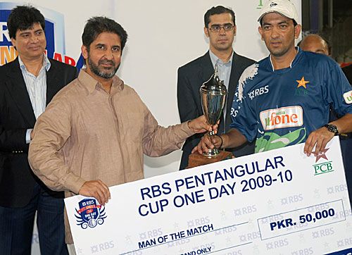 Hasan Raza receives the Man-of-the-Match award from Salman Sarwar Butt