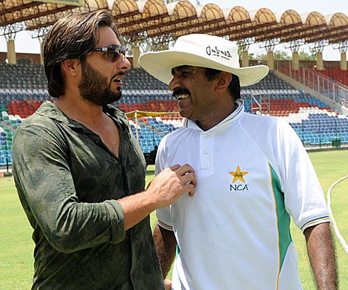 Shahid Afridi shares a light moment with Javed Miandad