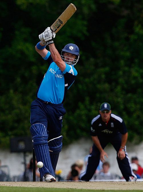 Gavin Hamilton resisted the new ball and grew in confidence as the innings wore on