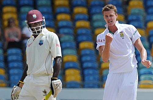 Morne Morkel trapped Dale Richards in front