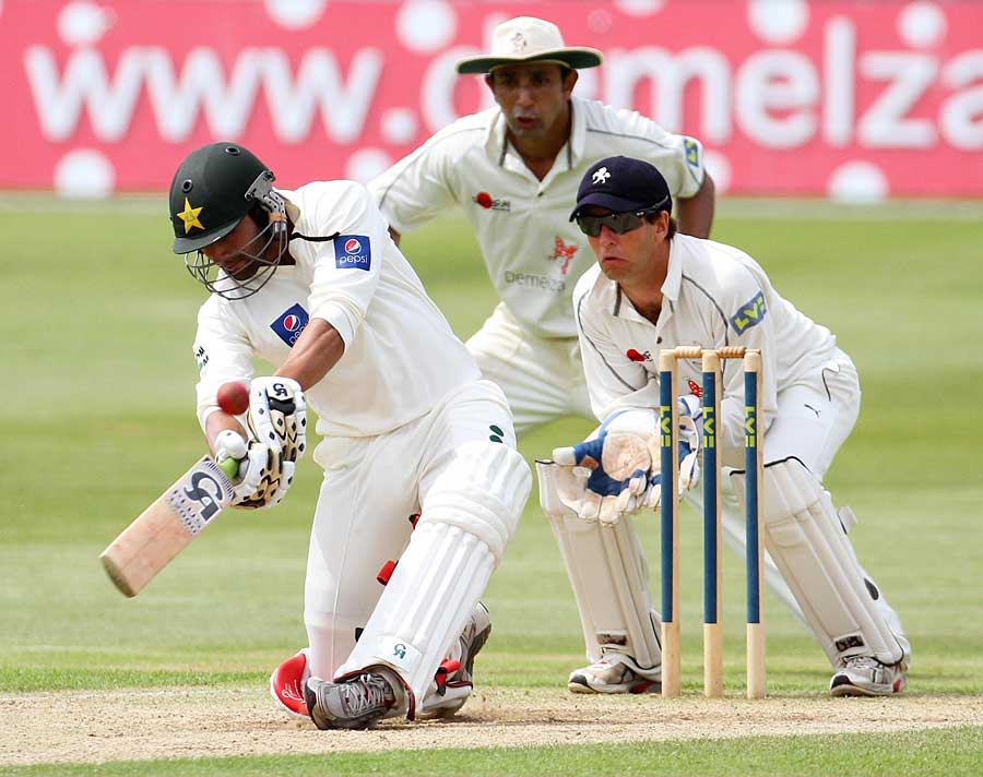 Shoaib Malik, Kamran Akmal star on opening day
