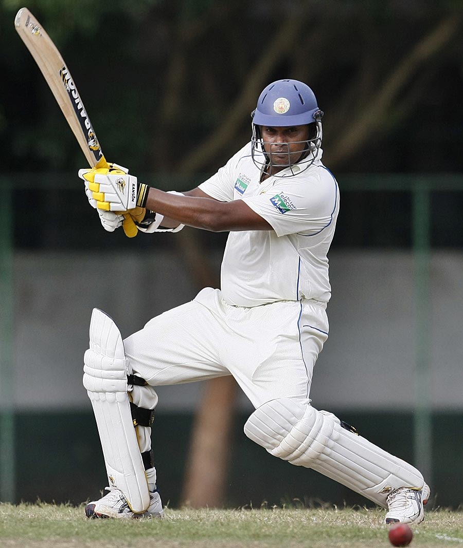 Thilina Kandamby cuts during his century