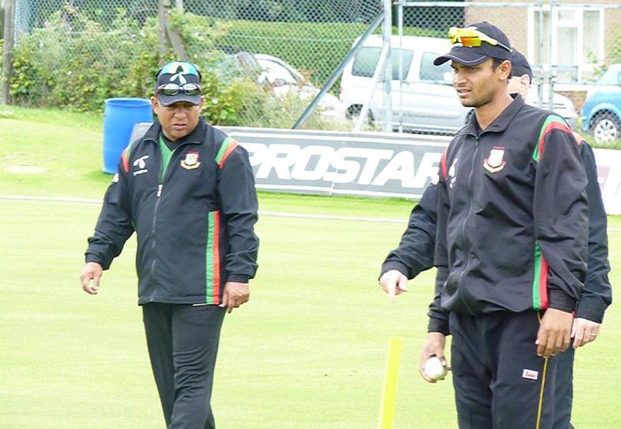 Khaled Mashud and Mashrafe Mortaza at the nets