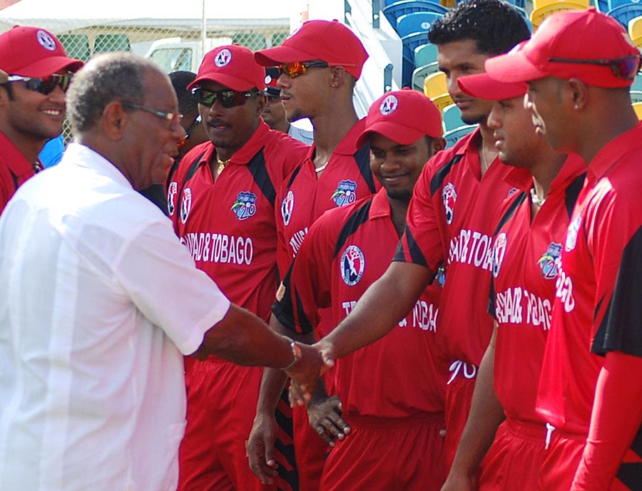 Sir Everton Weekes meets the Trinidad and Tobago team