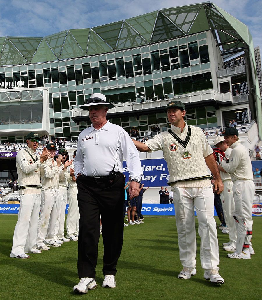 Rudi Koertzen walks through the guard of honour given to him by the players for his final morning as a Test umpire