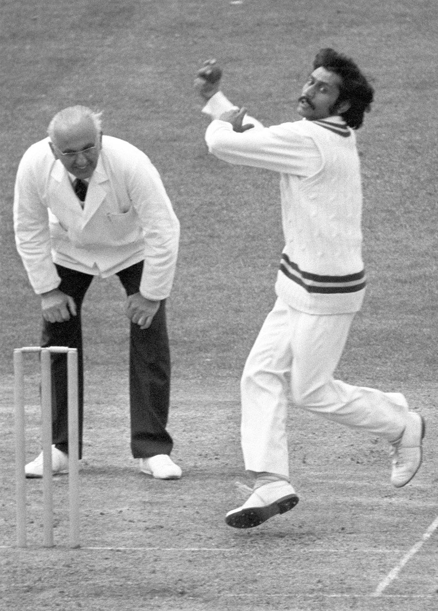 Wasim Raja bowling