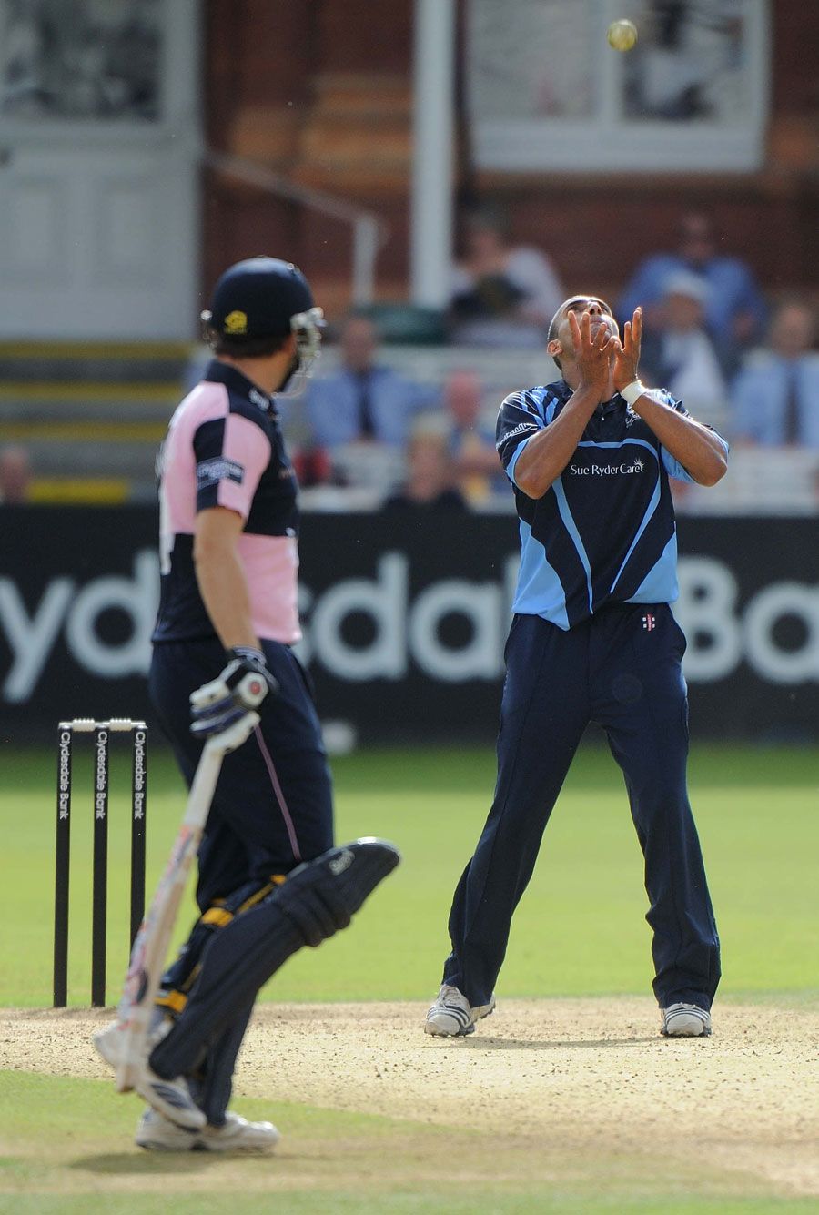 Ajmal Shahzad takes the return catch to dismiss Shaun Udal