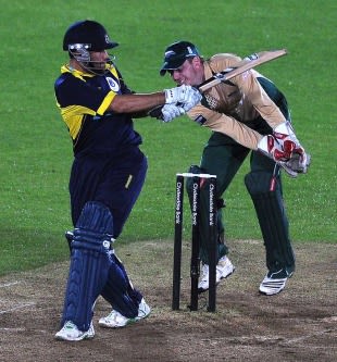 McKenzie guides Hampshire to victory