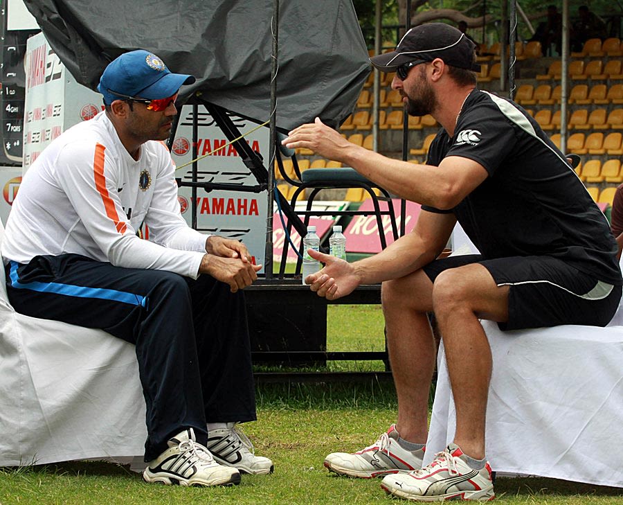 Virender Sehwag and Peter Ingram have a chat