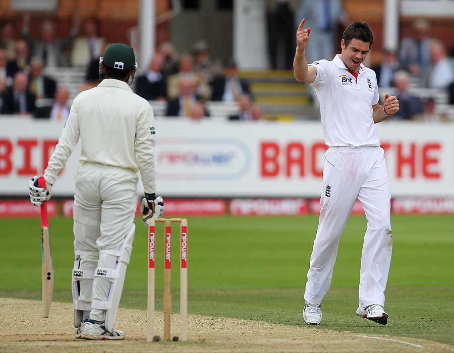 James Anderson trapped Yasir Hameed early in Pakistan's second innings