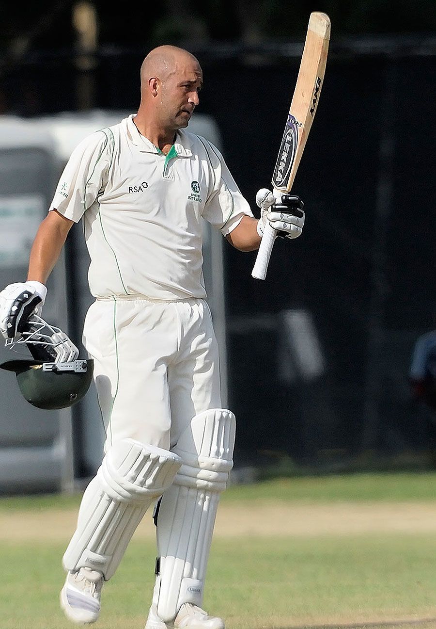 Andre Botha reaches his fifty