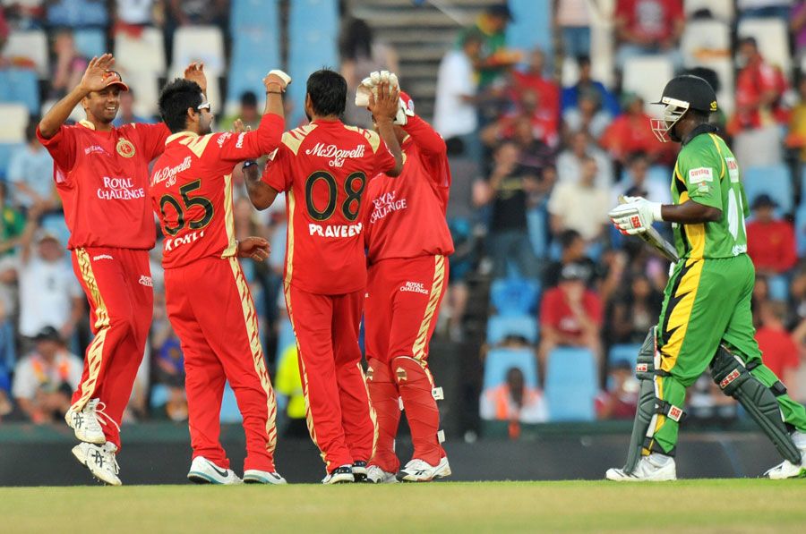 Bangalore celebrate the dismissal of Travis Dowlin