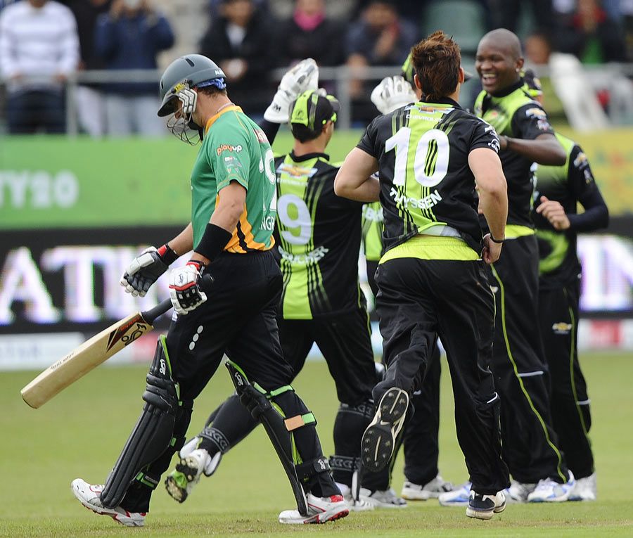 Warriors celebrate the dismissal of Peter Ingram