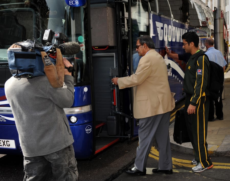 Pakistan team manager Yawar Saeed boards the team bus in London