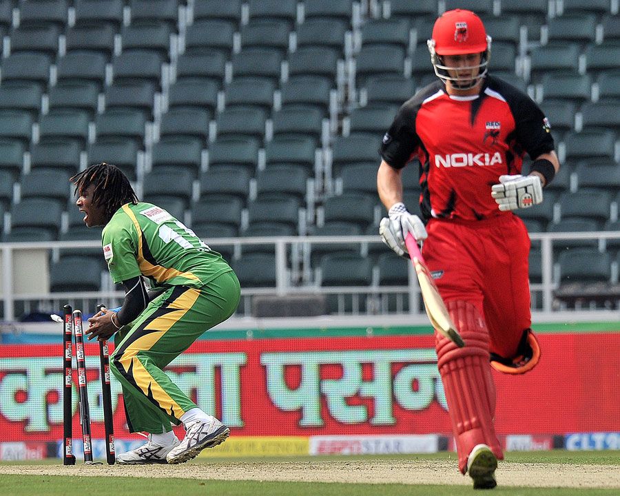 Steven Jacobs misses a run-out chance against Cameron Borgas