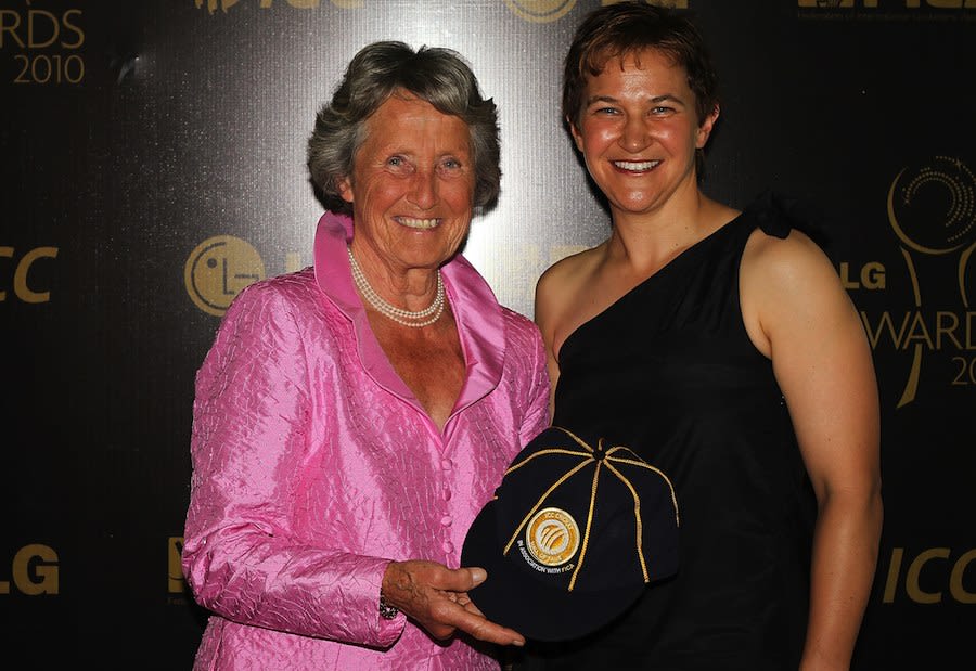 Rachel Heyhoe-Flint and Shelly Nitschke at the ICC Awards