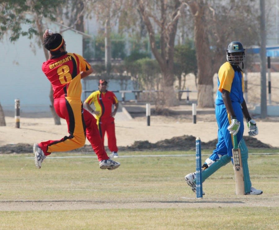 Ehsan Latif gathers to bowl against Bahamas