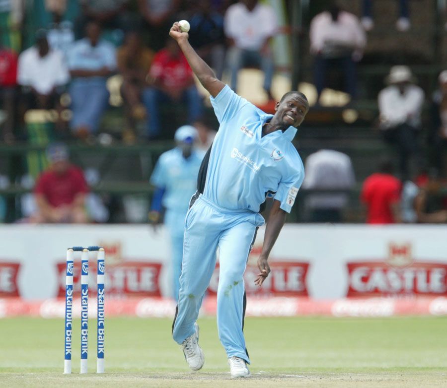 Mbekezeli Mabuza bowls against Southern Rocks
