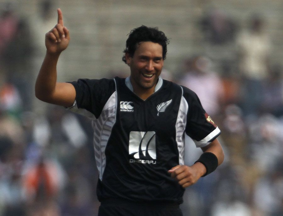 Daryl Tuffey after dismissing M Vijay