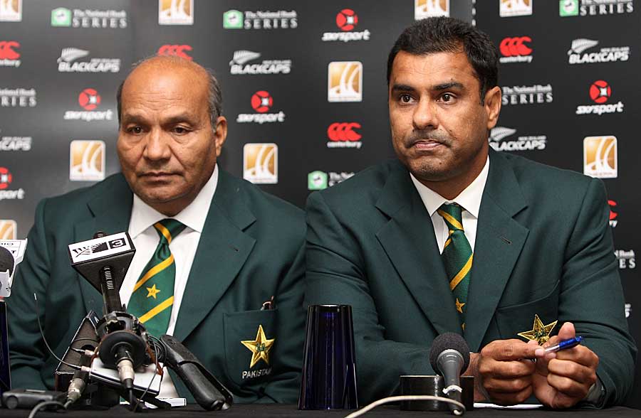 Intikhab Alam and Waqar Younis speak to reporters