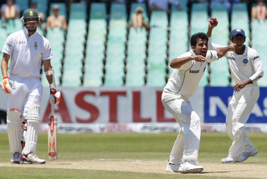 Zaheer Khan appeals unsuccessfully for Paul Harris' wicket