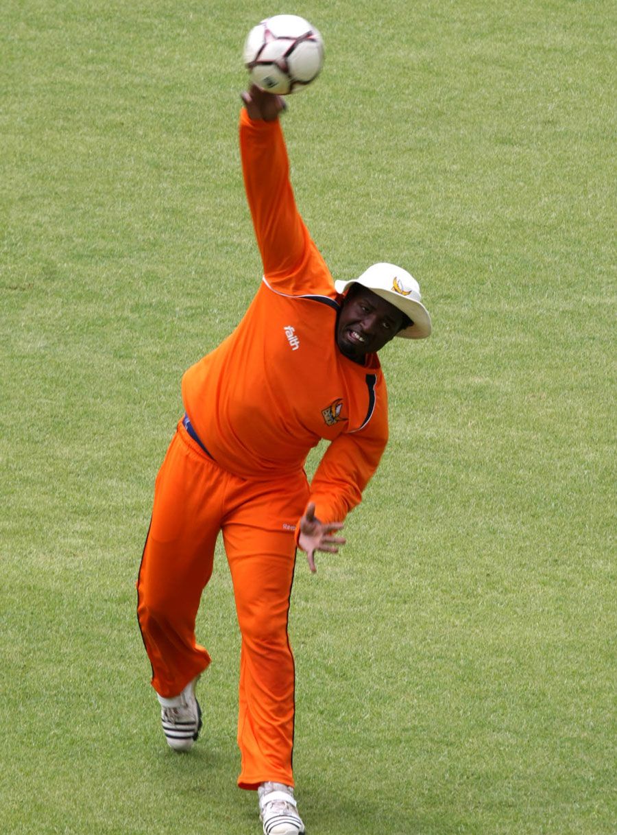 Douglas Hondo warms up