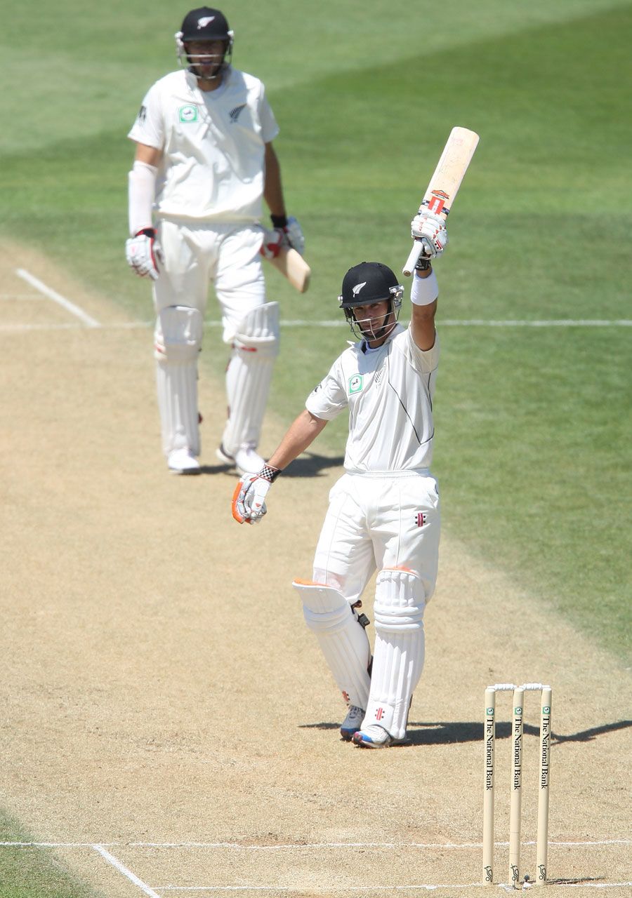 Daniel Vettori watches as Reece Young brings up his half-century