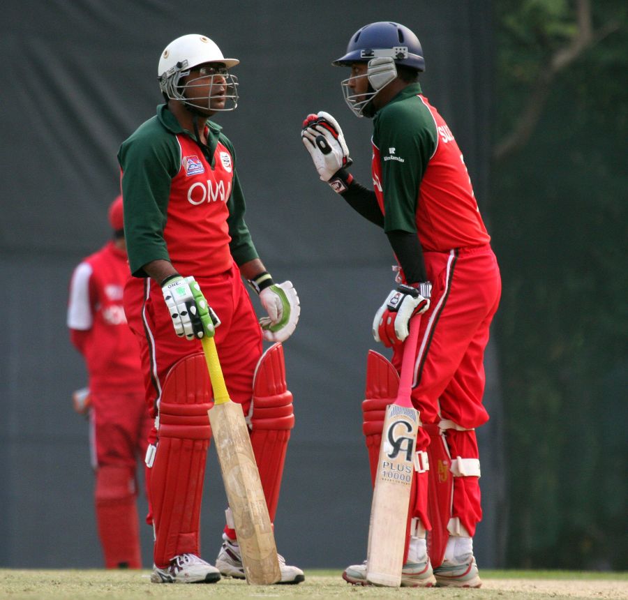 Sultan Ahmed and Amir Ali put on an unbeaten 71 for the 8th wicket