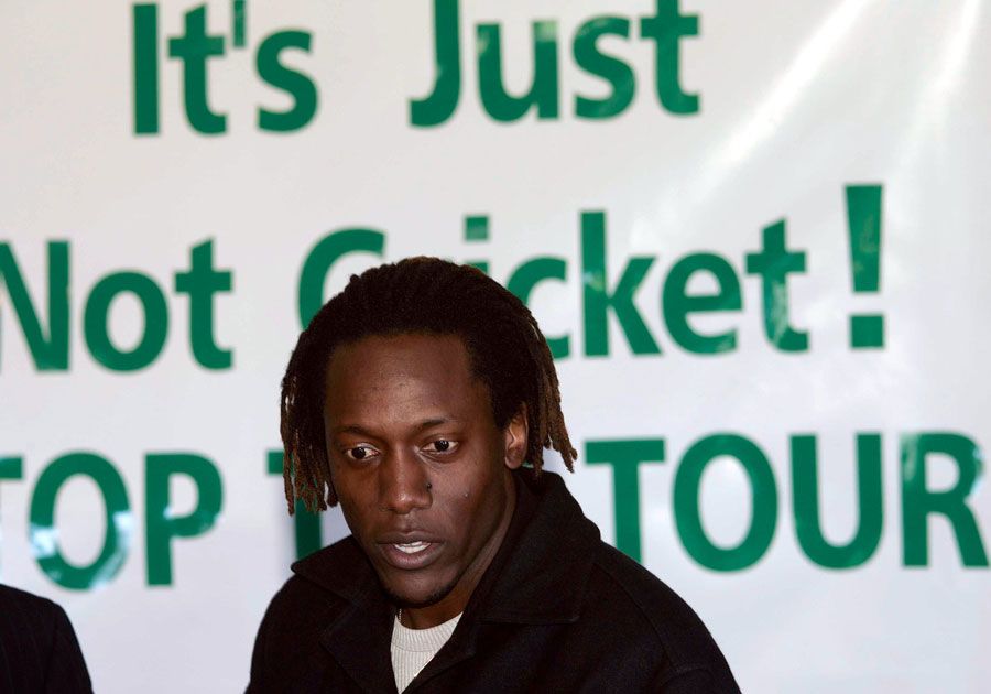 Henry Olonga speaks against New Zealand's tour of Zimbabwe at a press conference