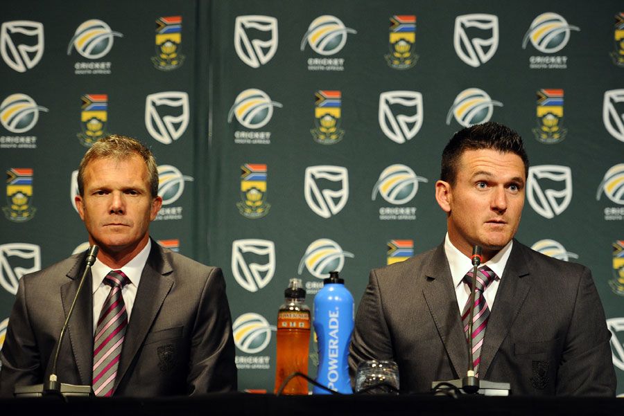 Graeme Smith and Corrie van Zyl speak to the press