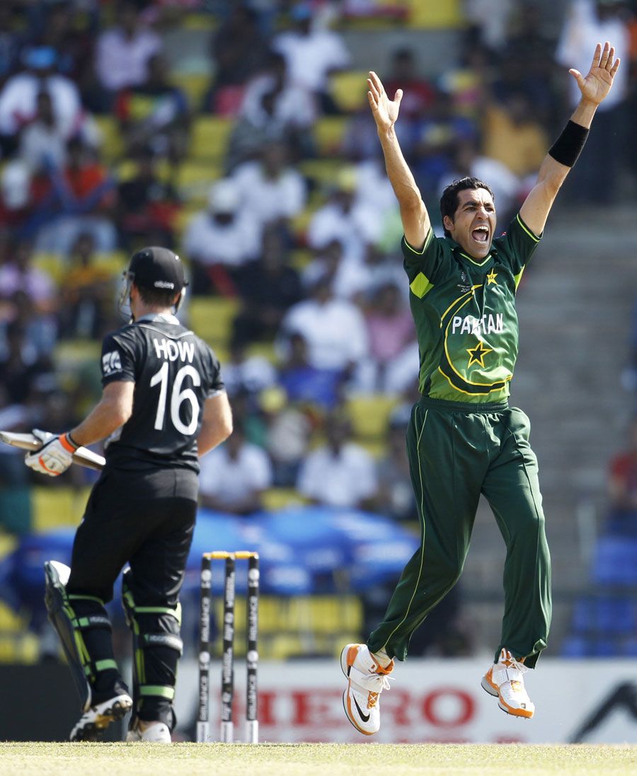 Umar Gul successfully appeals for the wicket of Jamie How
