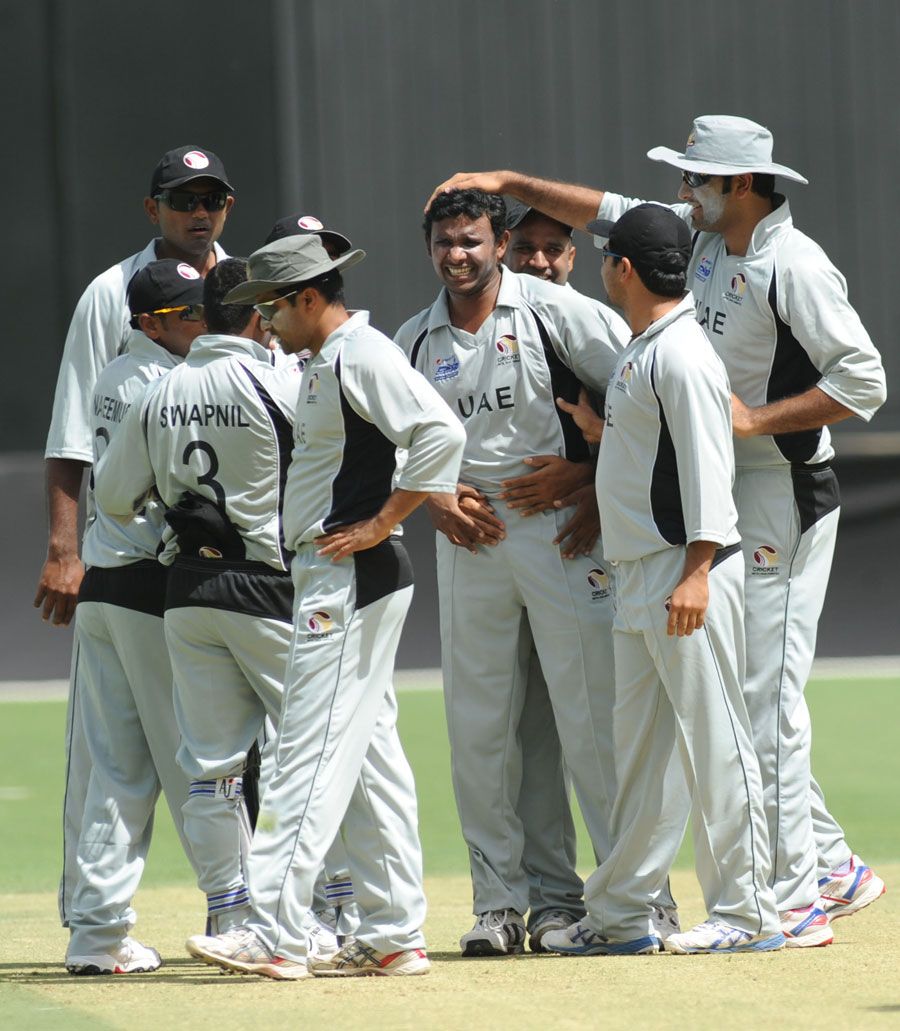Team-mates congratulate Shadeep Silva after he knocked over Sarel Burger