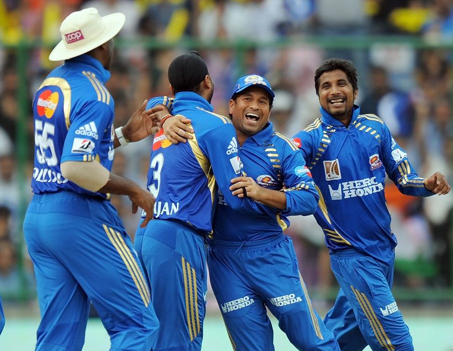 Mumbai Indians get-together after Virender Sehwag's dismissal