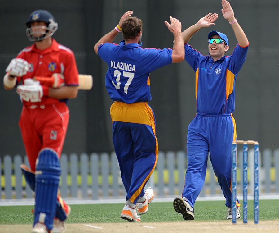 Louis Klazinga got Bermuda captain David Hemp for a duck