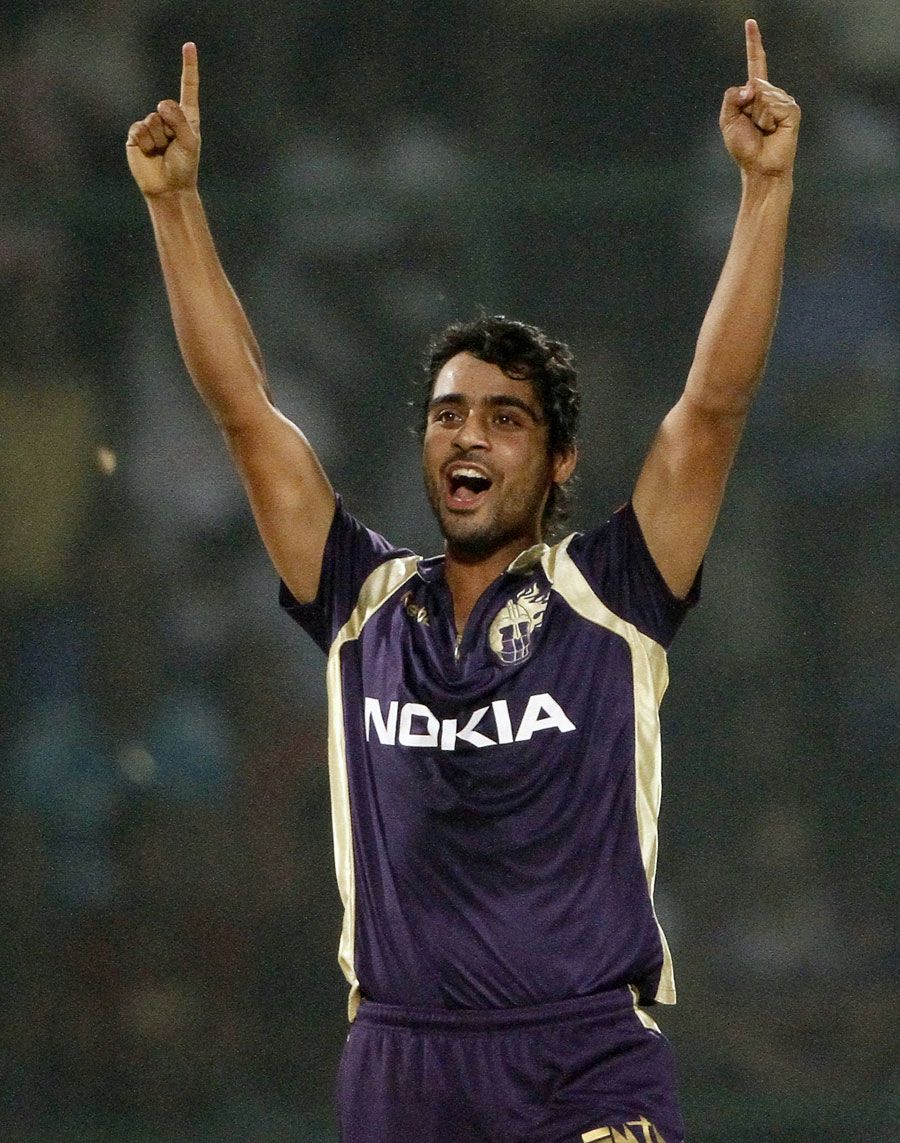 Kolkata fight back to keep Delhi bottom