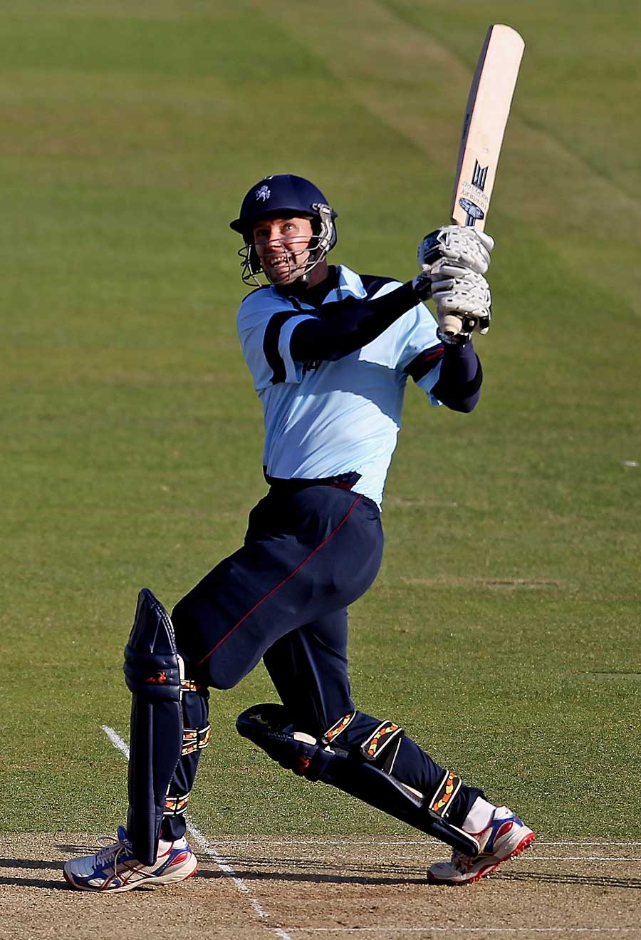 Martin van Jaarsveld's powerful 85 helped Kent to an easy victory