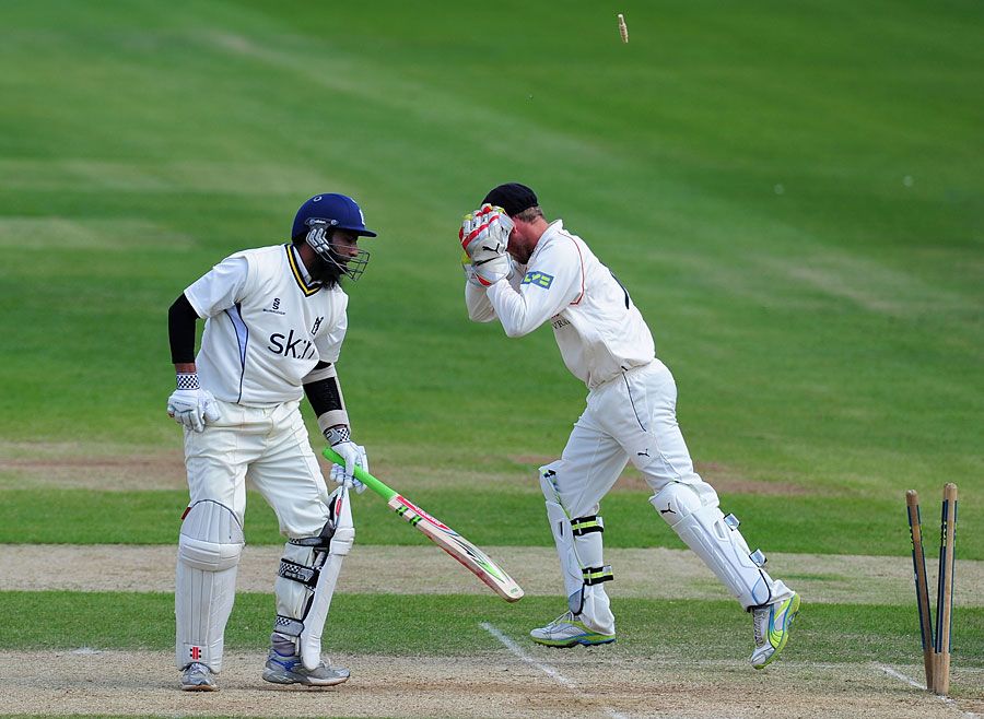 Mohammad Yousuf was stumped as Warwickshire collapsed