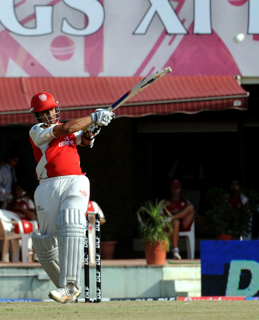 Paul Valthaty pulls on his way to a 38-ball fifty