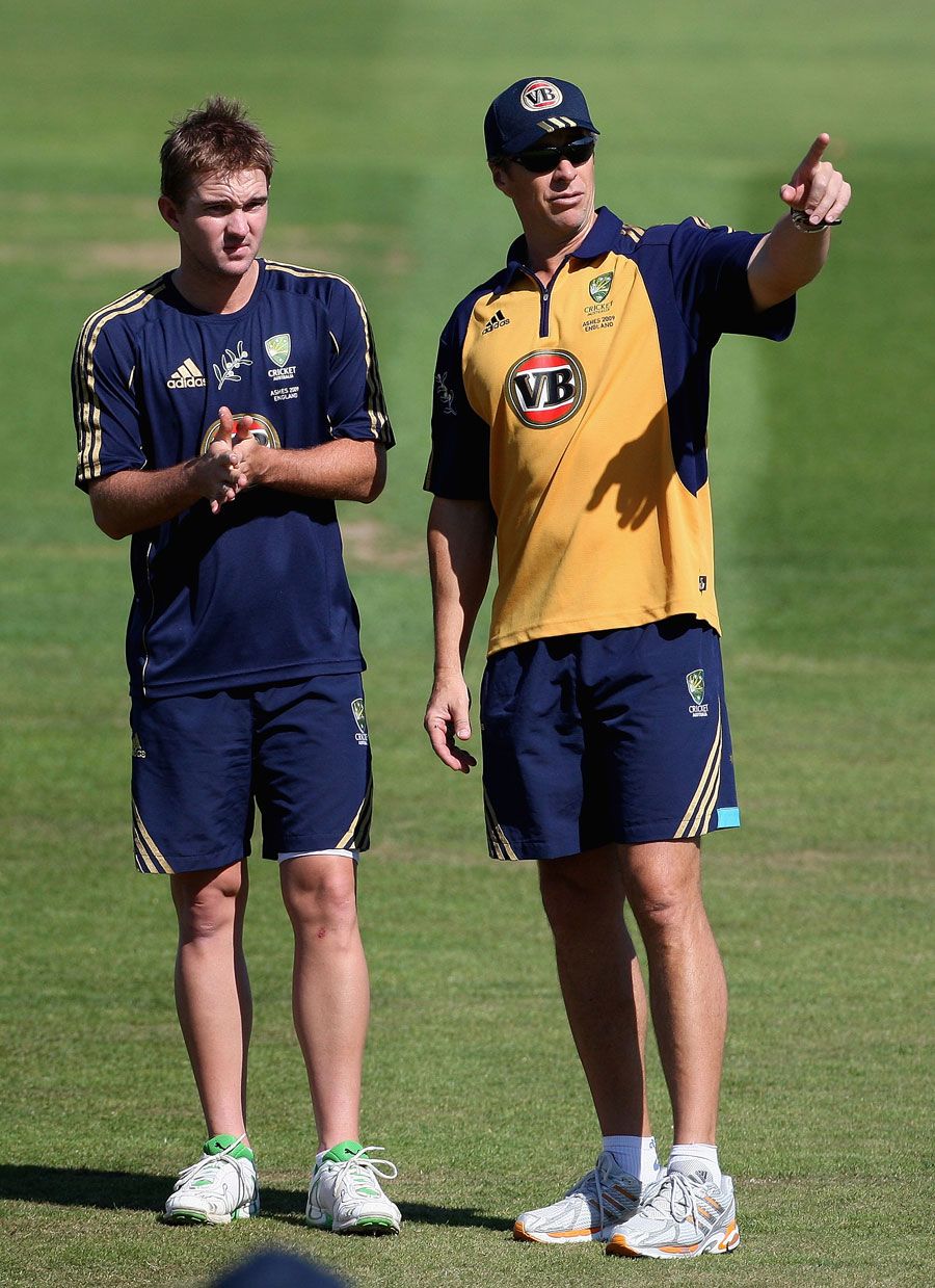 Troy Cooley gives Nathan Hauritz some instructions