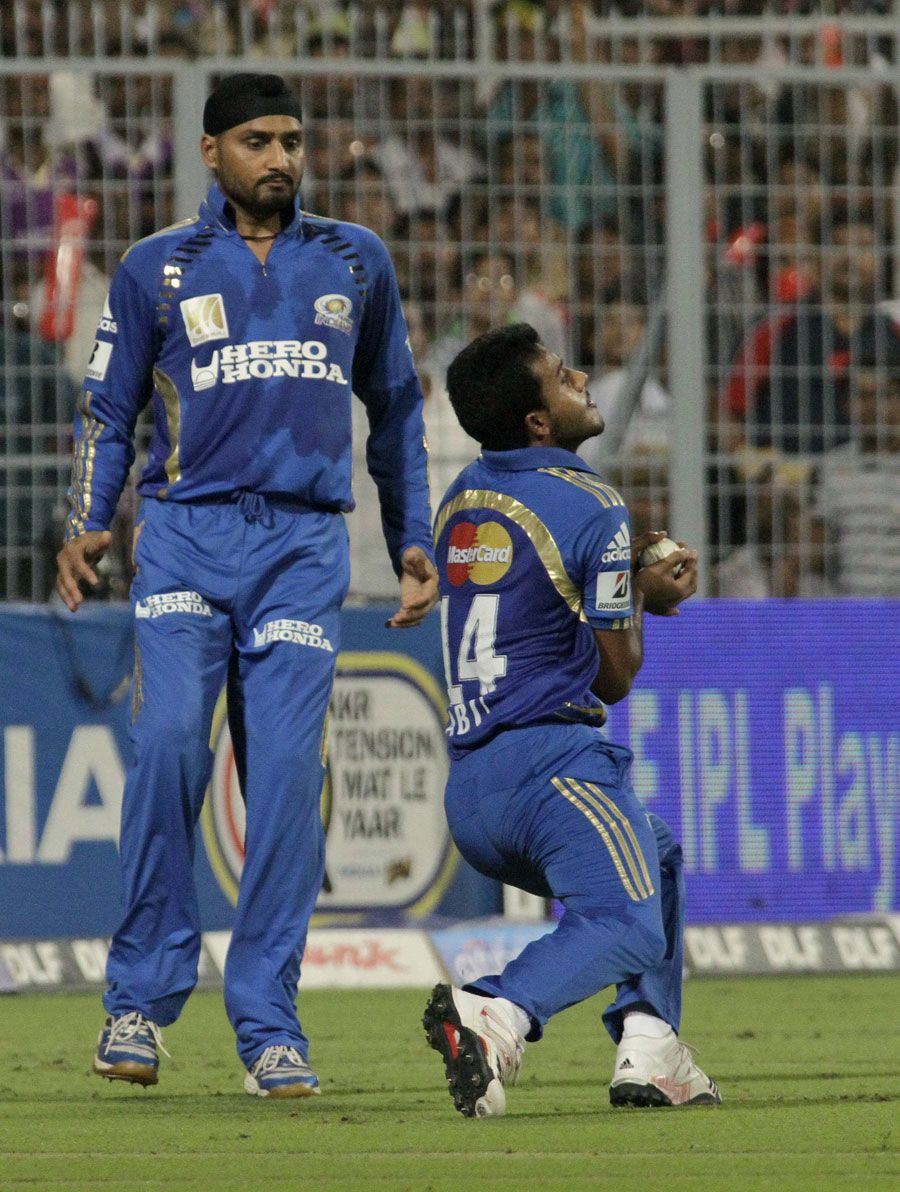 Abu Nechim takes a catch to send Yusuf Pathan back